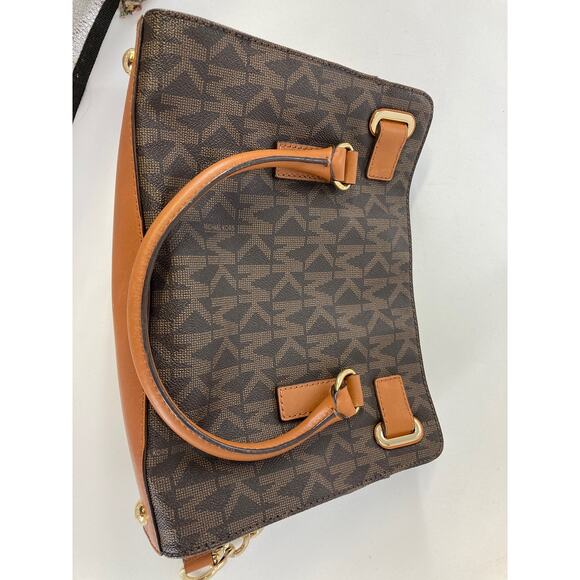 MICHAEL KORS SIGNATURE SAFFIANO LEATHER MEDIUM SHOULDER BAG - Picture 13 of 16